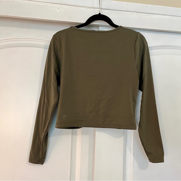 Target All In Motion Long Sleeve Athletic Top - Picture 2 of 3